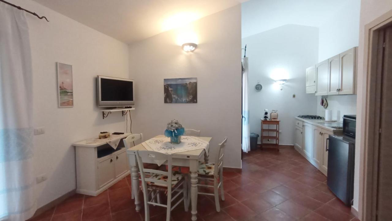 Casa Vacanze Villa Sandrina Costa Paradiso Luaran gambar